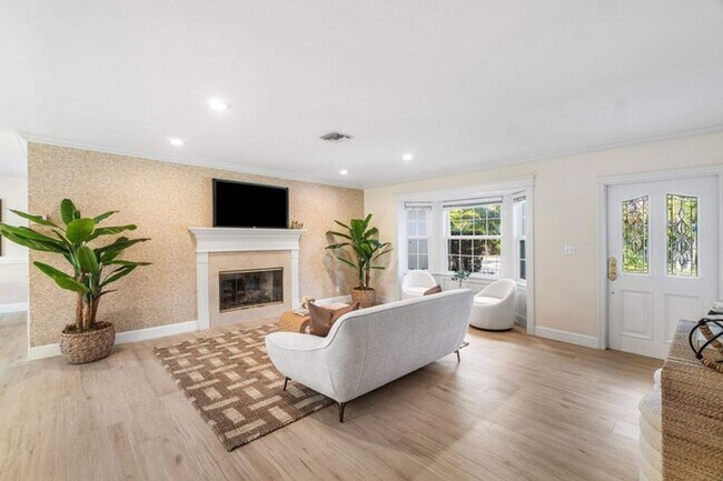 Building Photo - 518 Gardenia Terrace