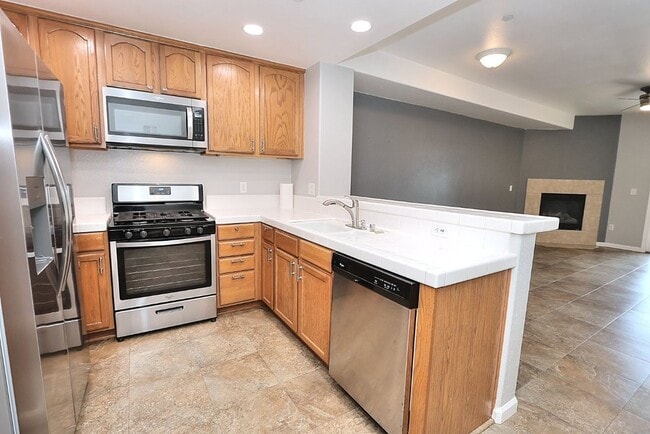 Building Photo - Beautiful Condo in Gated Community for Rent!