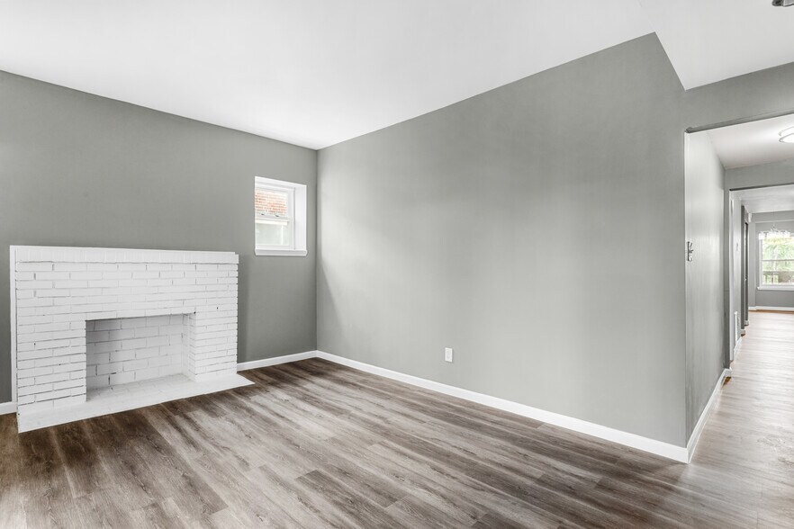 Building Photo - 5582 Pershing Ave