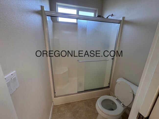 Building Photo - North Eugene 3/2 bath home