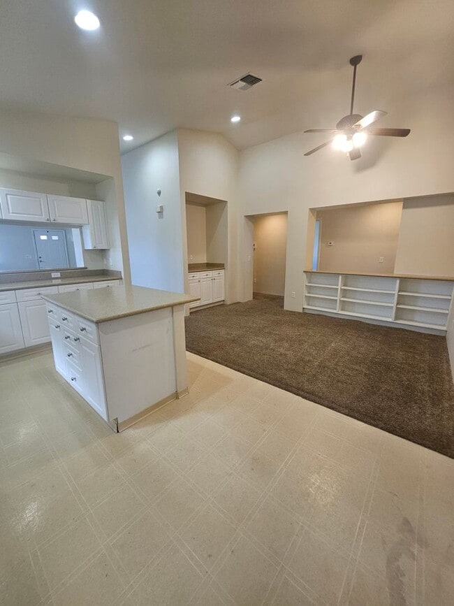 Building Photo - 3-2 bedroom home in the legend Maui Lani