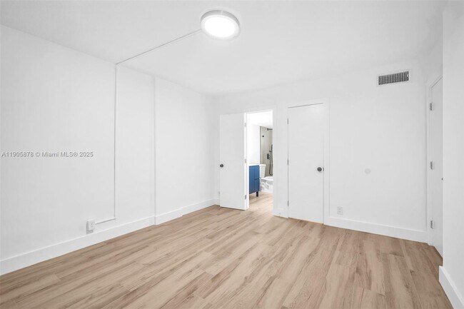 Building Photo - 1333 E Hallandale Beach Blvd