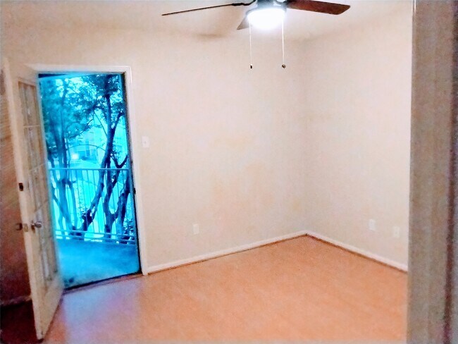 Building Photo - 11201 Lynbrook Dr