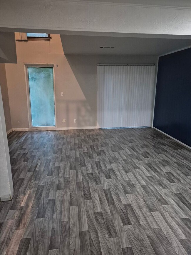 Building Photo - 5110 S Delaware Pl