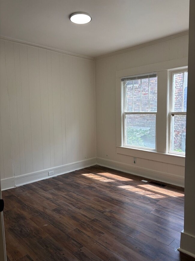 Building Photo - 1227 8th Ave W