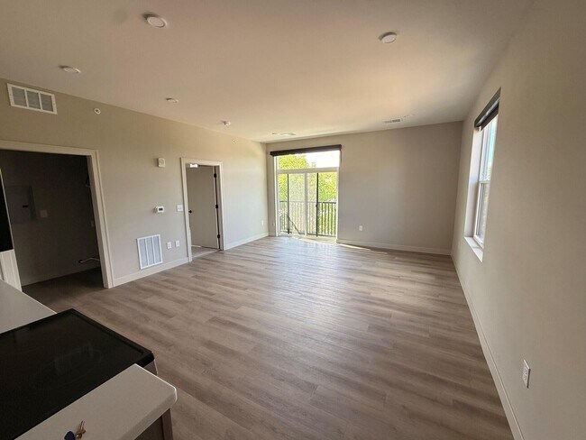 Building Photo - 4810-4810 N Santa Monica Blvd