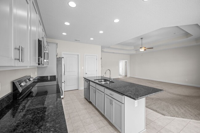 Building Photo - 505 E Black Water Ln