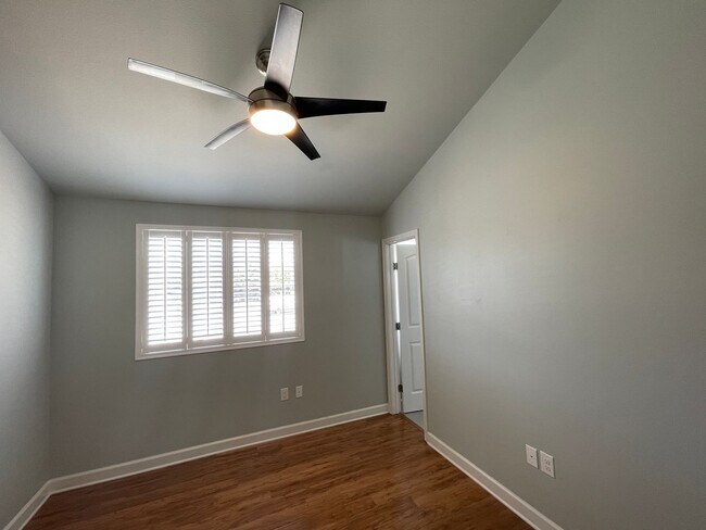 Building Photo - Amazing detached 2/2.5 duplex in Central Austin!!!