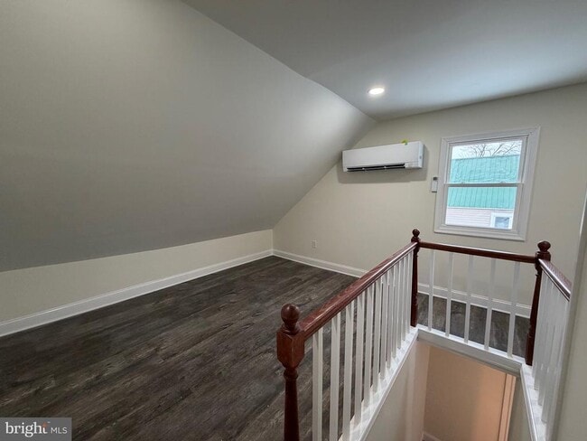 Building Photo - 197 Main St