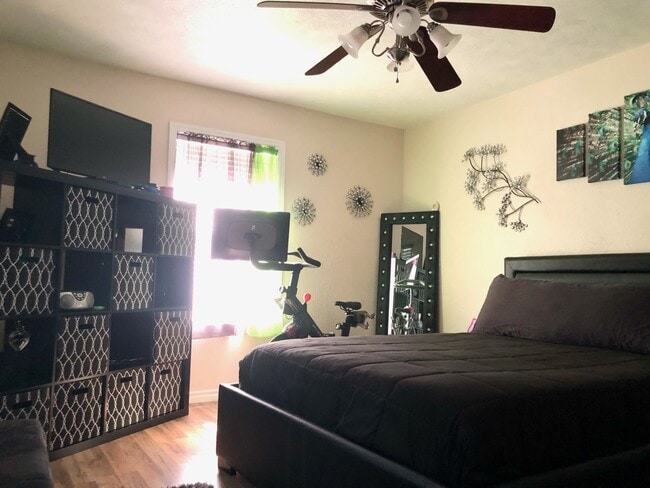 Building Photo - 710 Woodland Dr