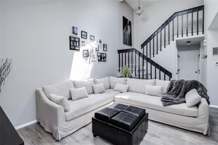 Building Photo - 2862 W Long Dr