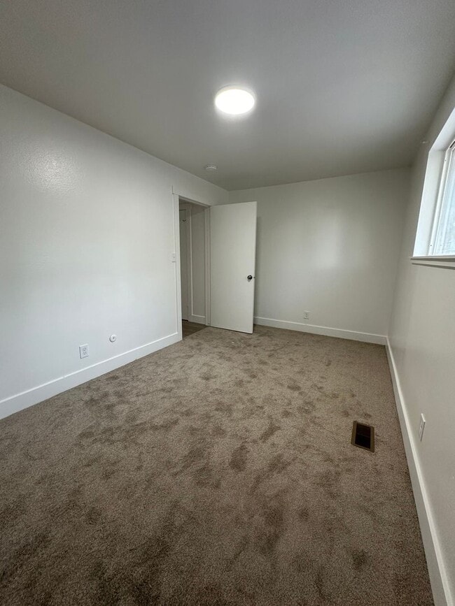 Building Photo - 1076 Virginia Cir