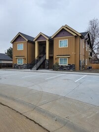 Building Photo - 702 E 6th St