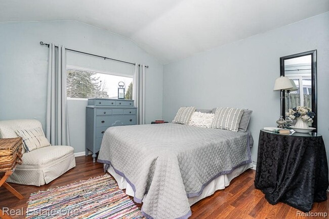 Building Photo - 333 N Helen Ave