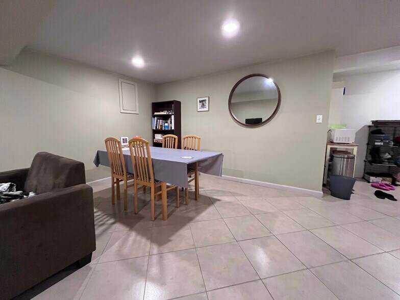 Building Photo - 839 Stoneyford Dr