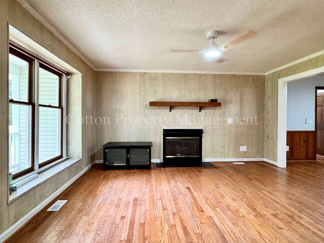 Building Photo - 307 Abbey Ln