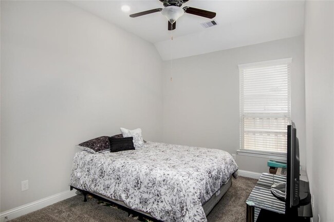Building Photo - 28205 Bennett Pass Dr