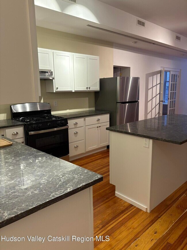 Building Photo - 302 Wall St