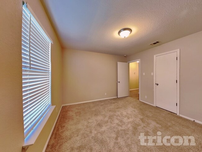 Building Photo - 9603 Kennebec Way