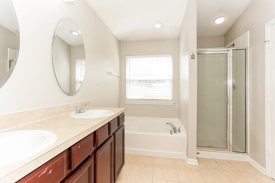 Building Photo - 860 Bonaparte Landing Ct