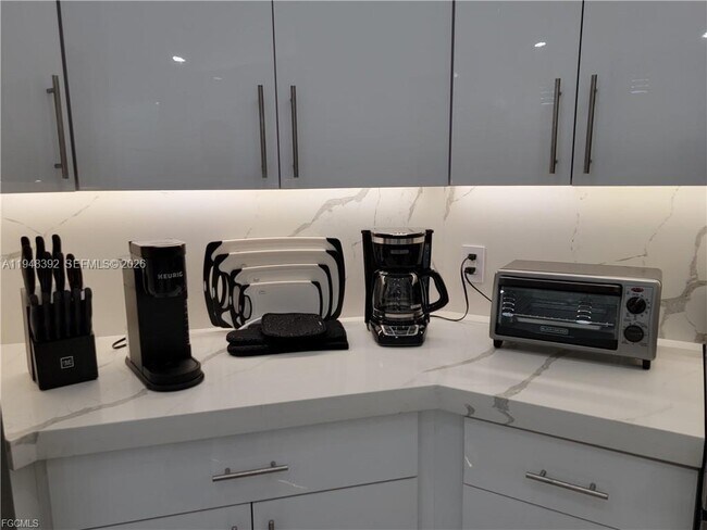 Building Photo - 237 SW 47th St