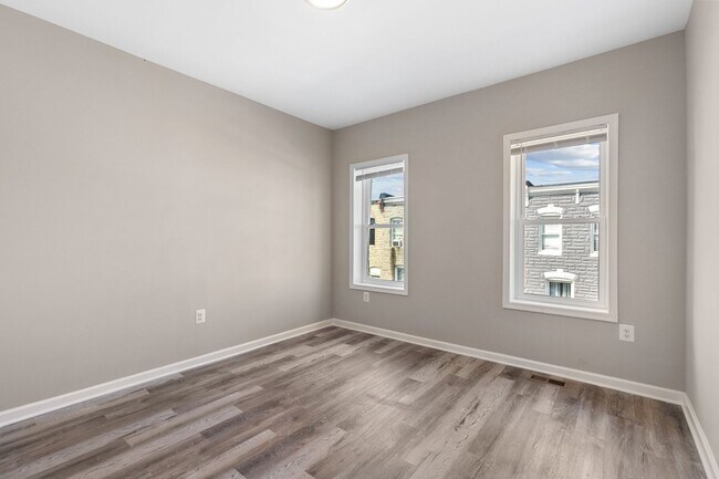 Building Photo - Newly Renovated 2 Bedroom and 1.5 Bath