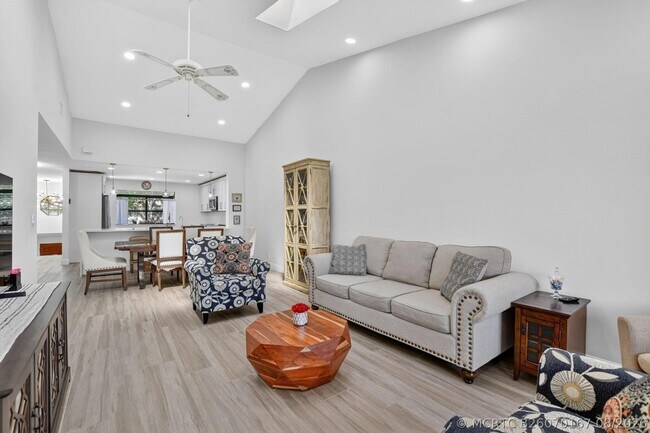 Building Photo - 7917 La Mirada Dr