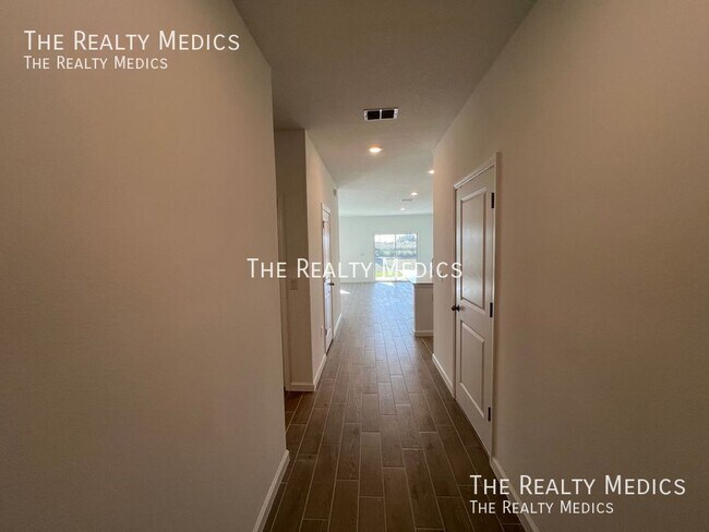 Building Photo - 9301 SW 58th Cir