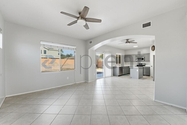 Building Photo - 3852 E Fruitvale Ave