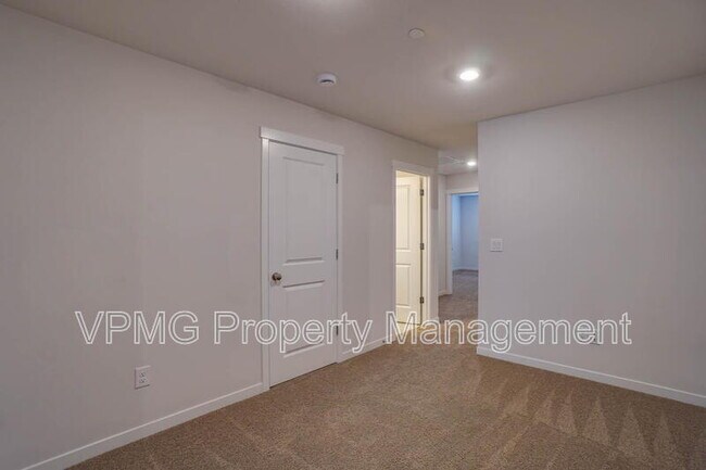 Building Photo - 6921 NE 16th Ave