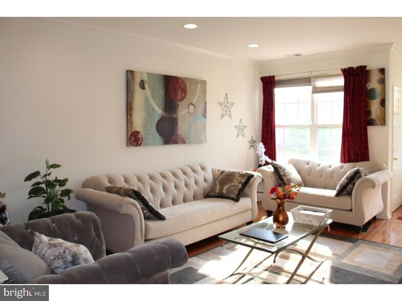 Building Photo - 8 Stafford Dr