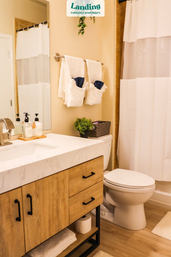 Building Photo - 898 Oak St NW