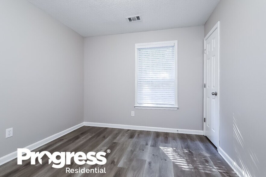 Building Photo - 2794 Regent Walk Dr