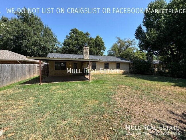 Building Photo - 1622 Chaucer Dr