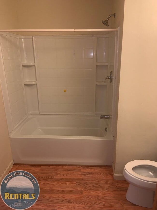 Building Photo - 2/1 in Sugar Grove; Quiet Area! Just Minutes to Boone! Available Now!