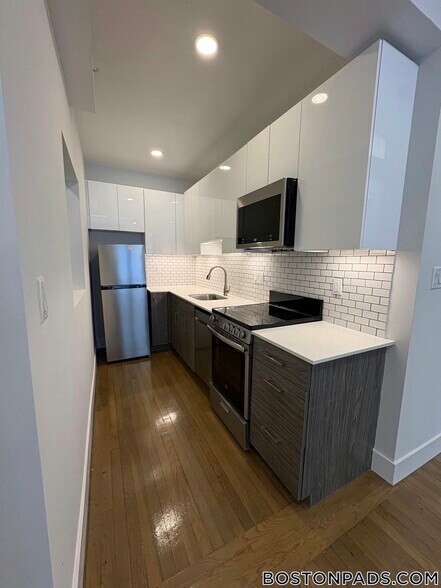 Primary Photo - 11 Peterborough St