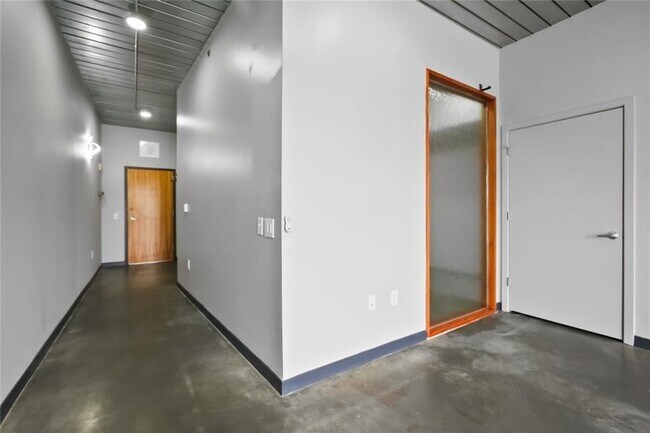 Building Photo - 620 Glen Iris Dr NE