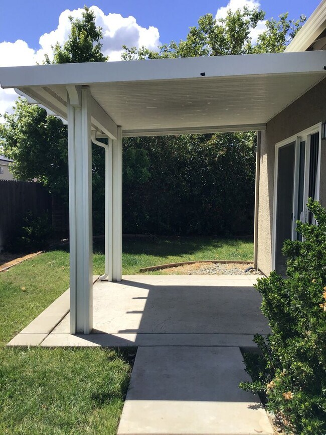 Building Photo - Beautiful Home - $200.00 of first month's ...