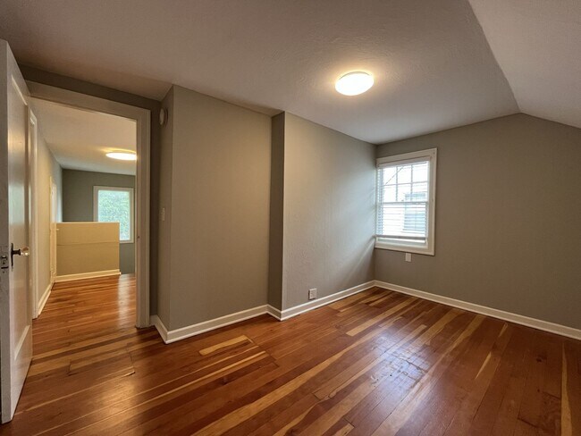 Building Photo - Stunning Rose City Park 5BD 2BA Home with Gas Fireplace Updated Finishes, Air Conditioning & Laun...