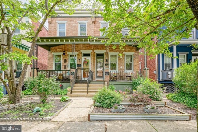 Building Photo - 6 E Collings Ave
