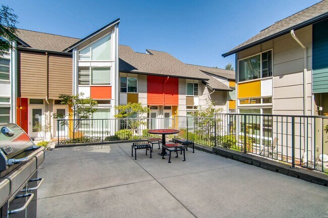 Building Photo - 2 Bedroom Loft Style Townhome Near Microsoft!