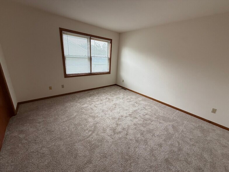 Building Photo - 1627 Rustic Dr