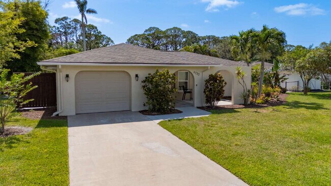 Building Photo - Seasonal 2/2 Single Family Home.  Less tha...