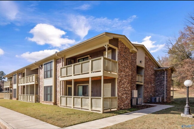 Building Photo - 5050 Seven Pine Cir