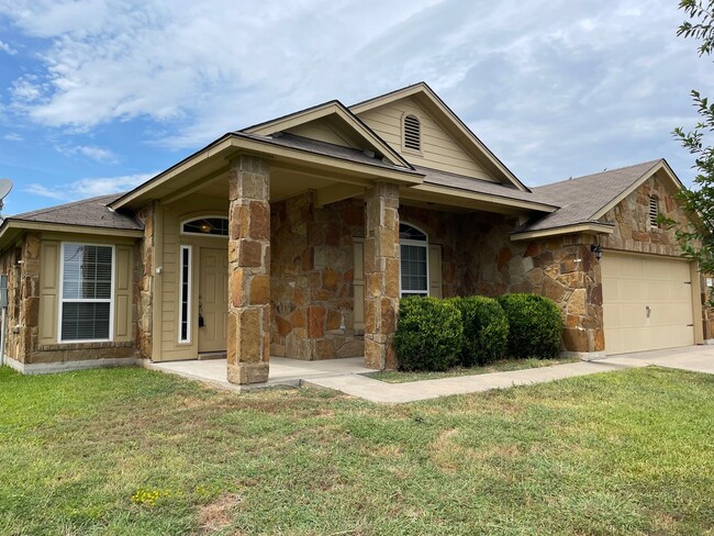 Building Photo - Application Received! 3 bed, 2 bath with B...