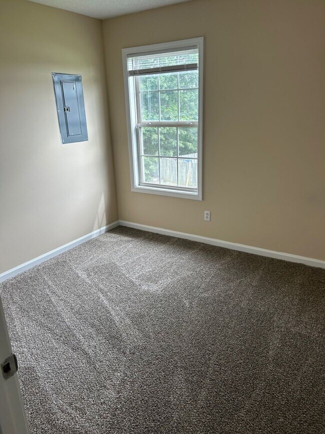 Building Photo - 3839 Jockey Dr