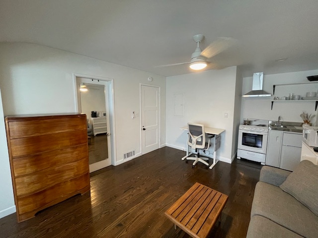 Building Photo - 4220 Cerritos Ave