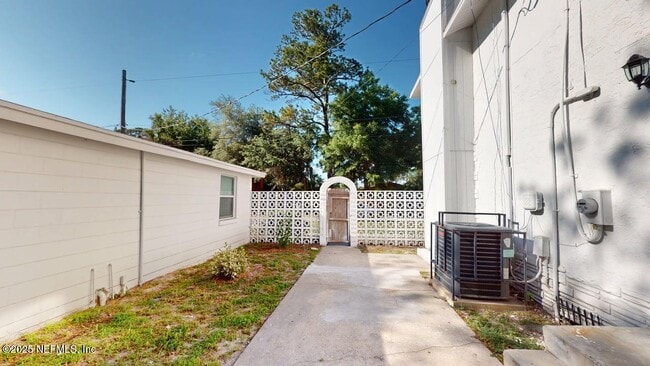 Building Photo - 5336 Cruz Rd