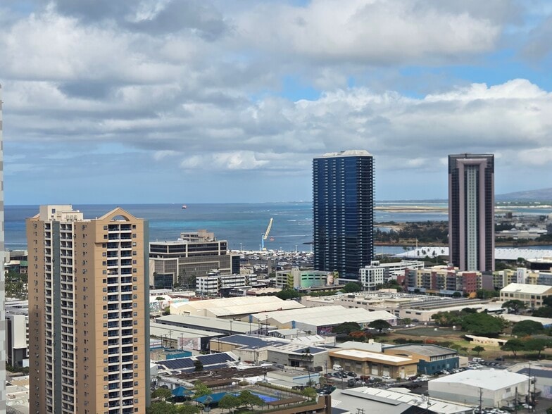 Building Photo - 909 Kapiolani Blvd