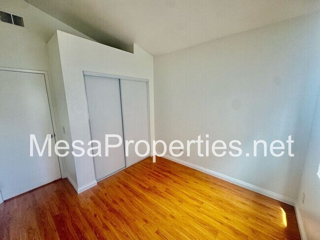 Building Photo - 1423 Willow Tree Ln